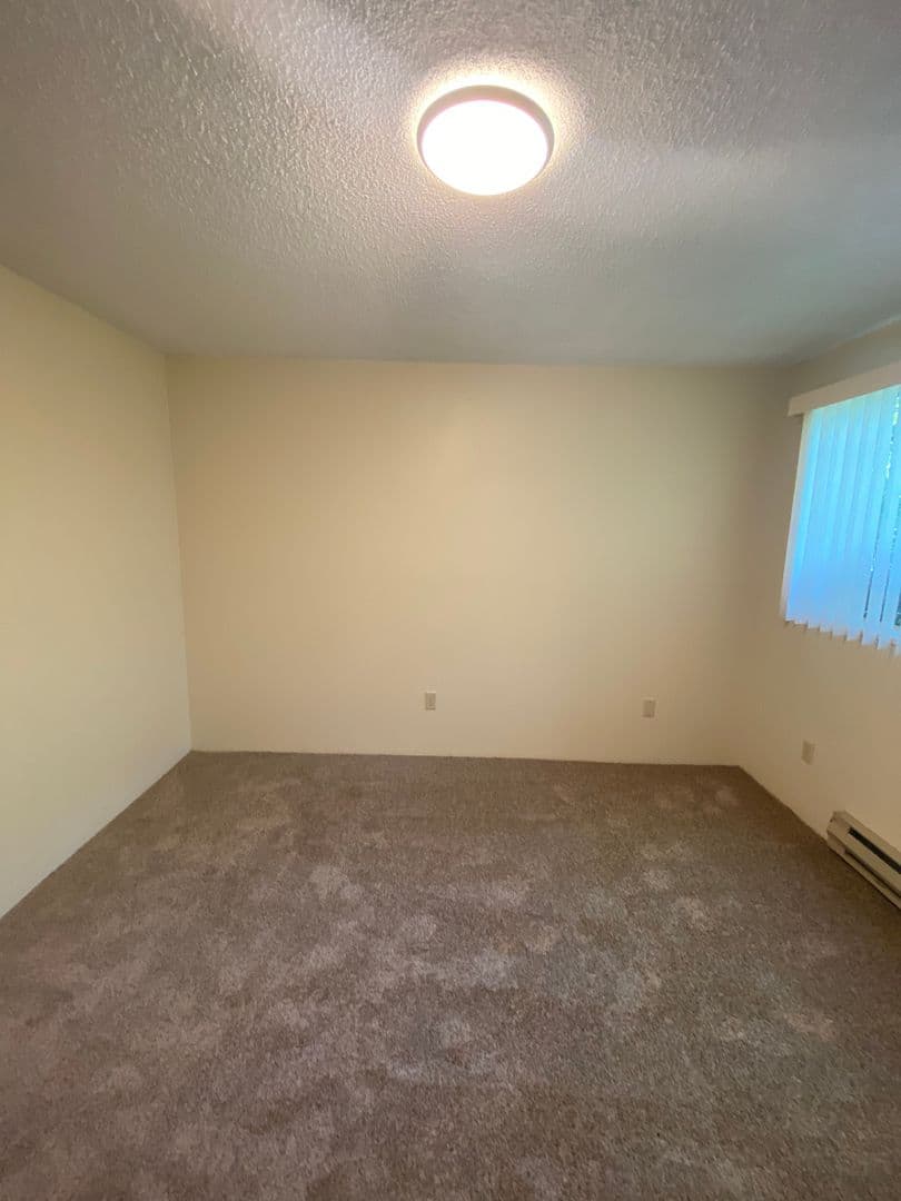 The Dalles Apartment: 1016-1030 W 8th Pl.