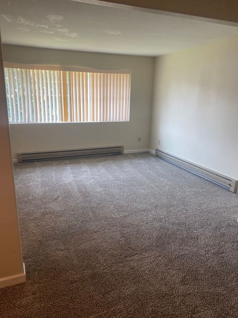 The Dalles Apartment: 2101-2113 W 7th St.