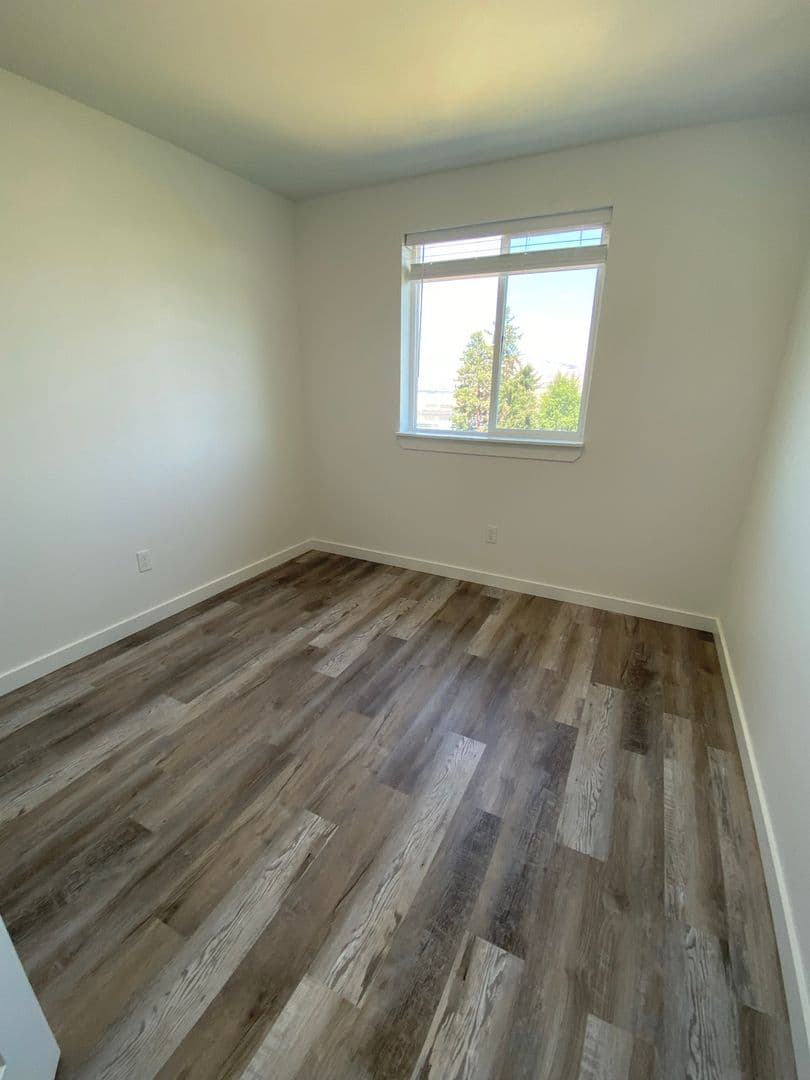 The Dalles Apartment: 2619 E 14th St.
