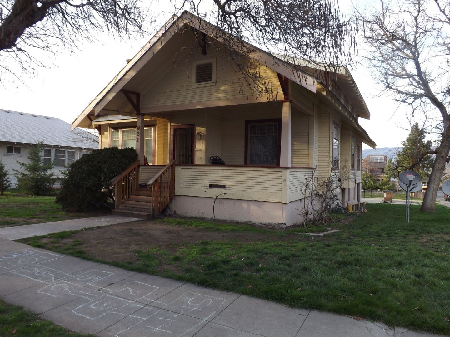 The Dalles Apartment: 821 E 11th St