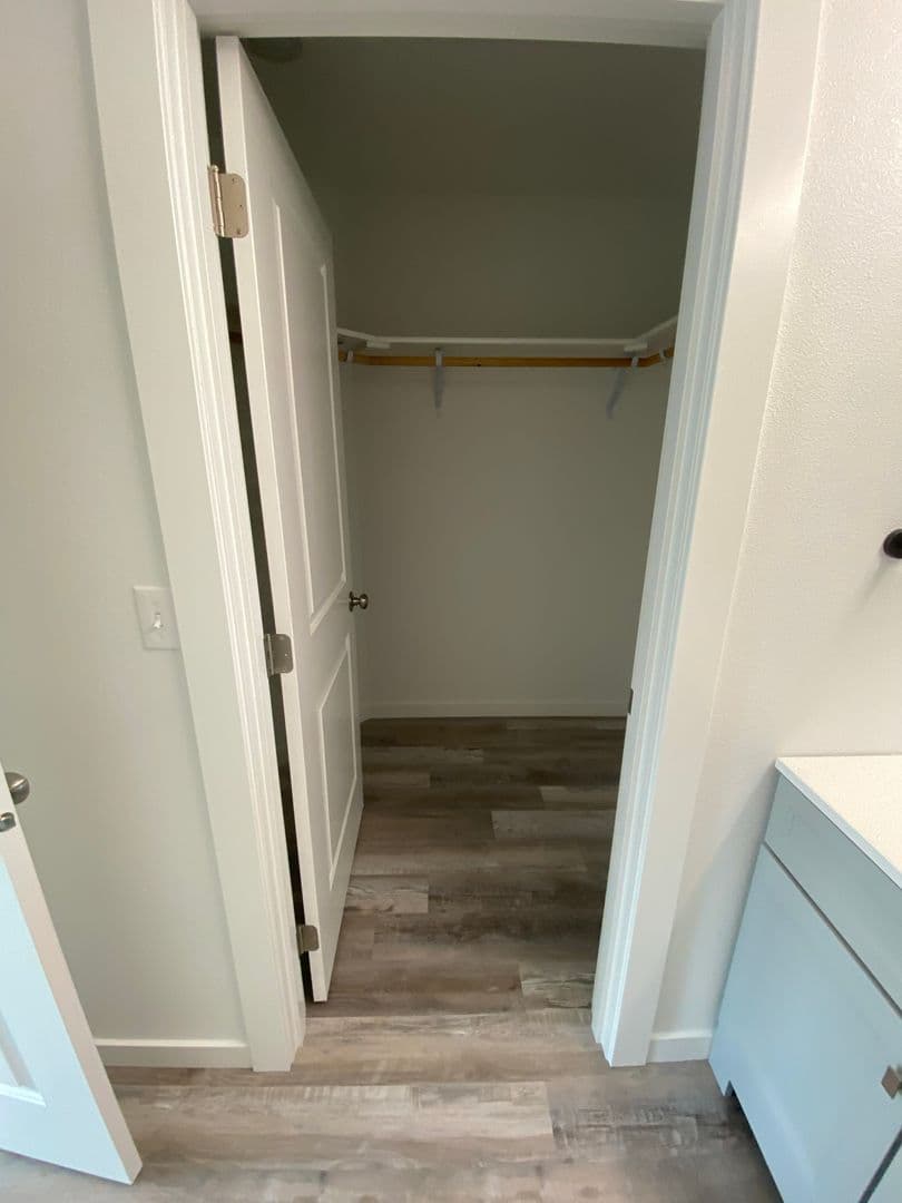 The Dalles Apartment: 2619 E 14th St.