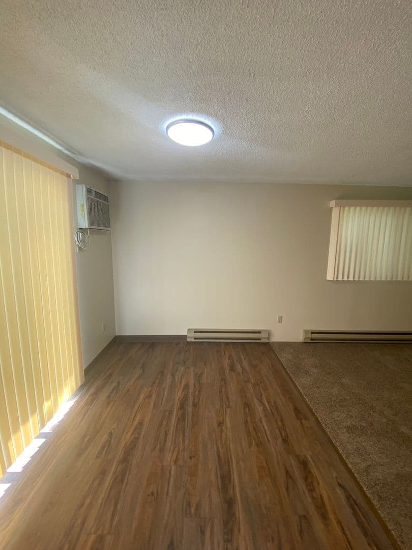 The Dalles Apartment: 1016-1030 W 8th Pl.