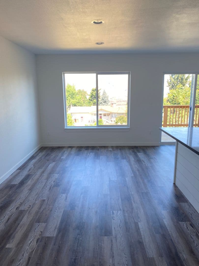 The Dalles Apartment: 2619 E 14th St.