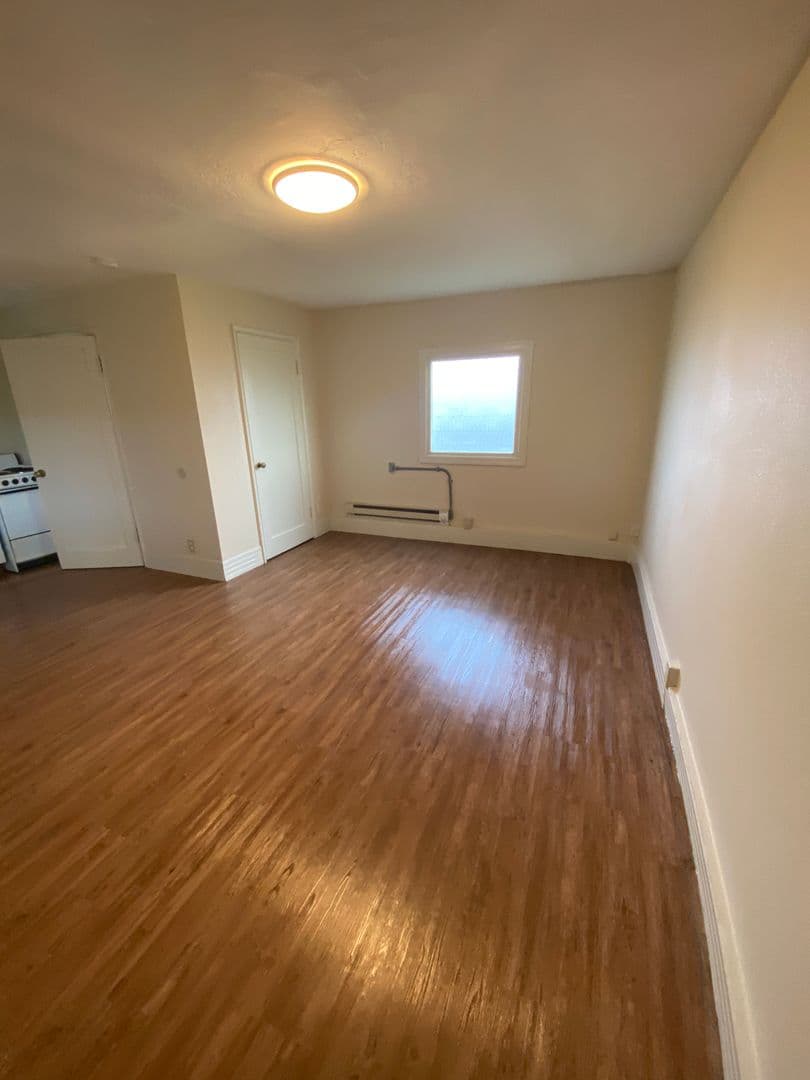 The Dalles Apartment: 3830 W 6th St.