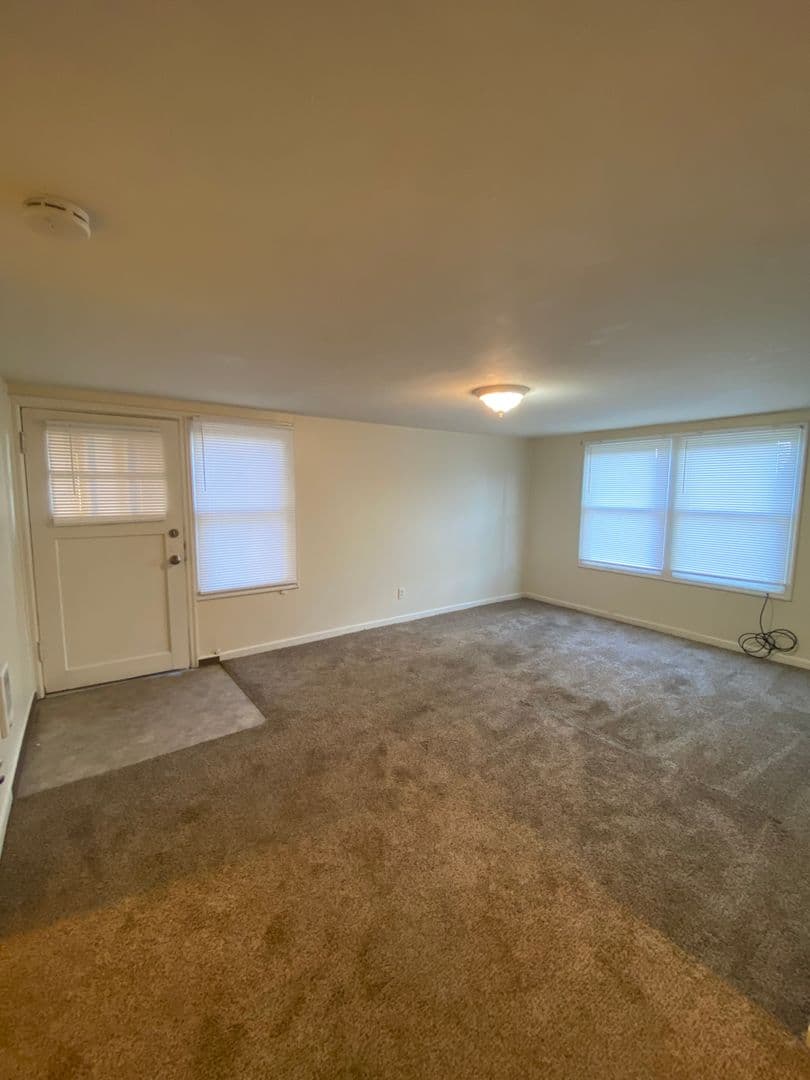 The Dalles Apartment: 821 E 11th St