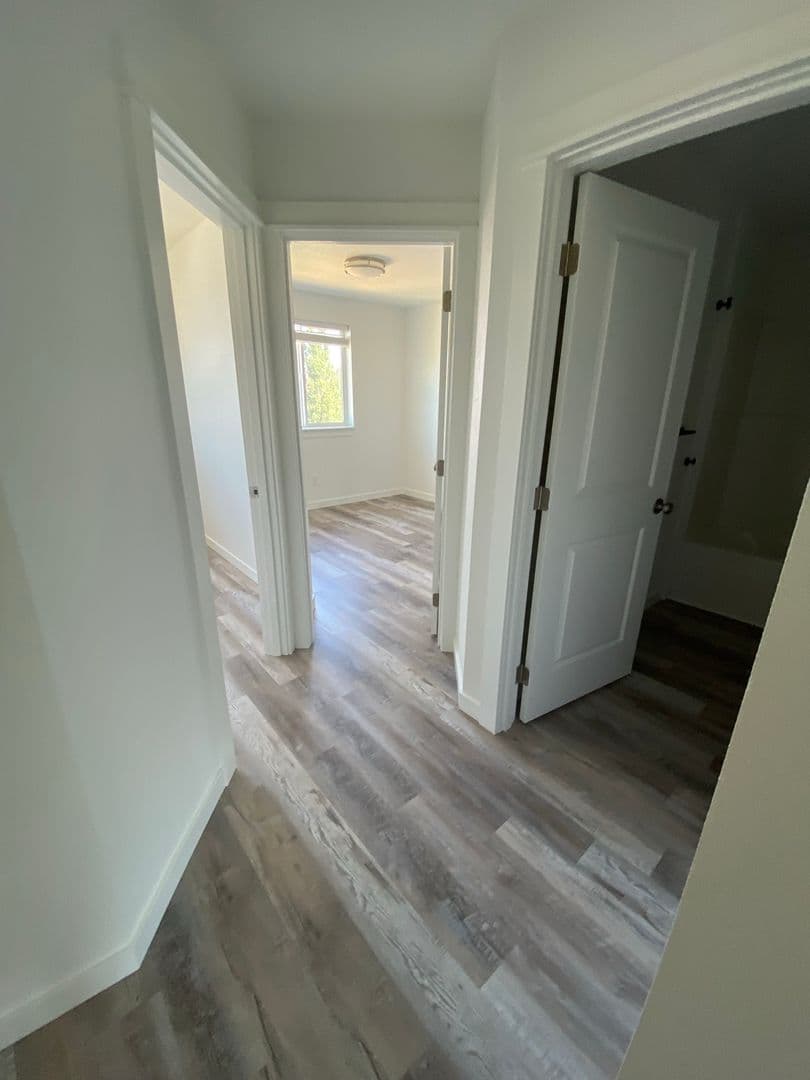 The Dalles Apartment: 2619 E 14th St.