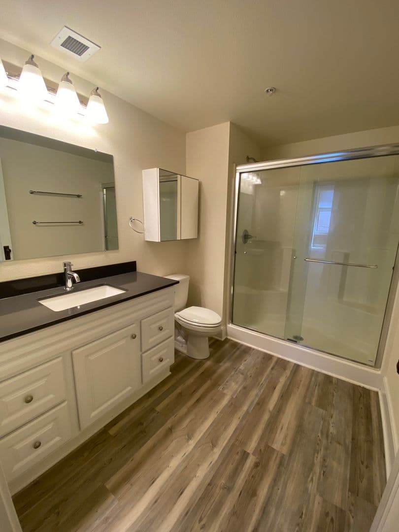 The Dalles Apartment: 300 Federal St.