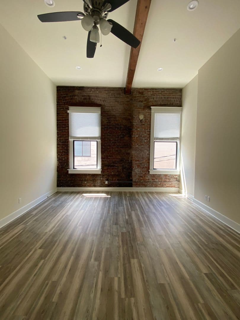 The Dalles Apartment: 300 Federal St.