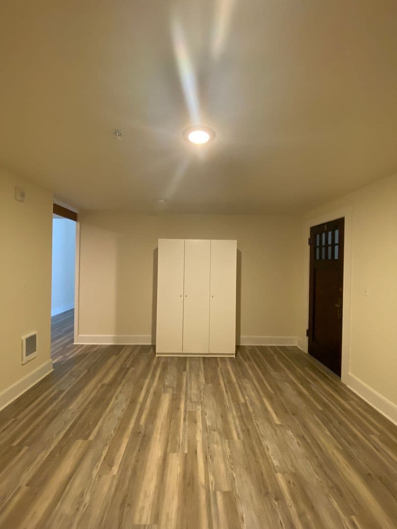 The Dalles Apartment: 300 Federal St.