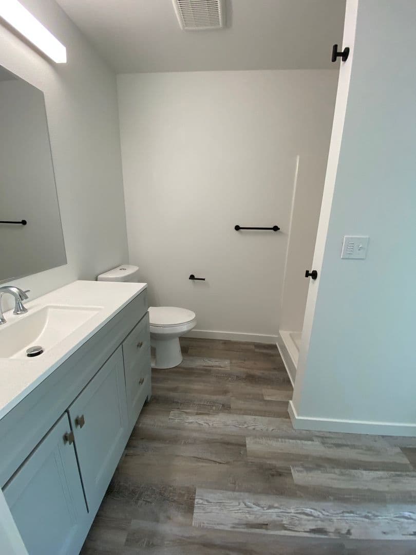 The Dalles Apartment: 2619 E 14th St.