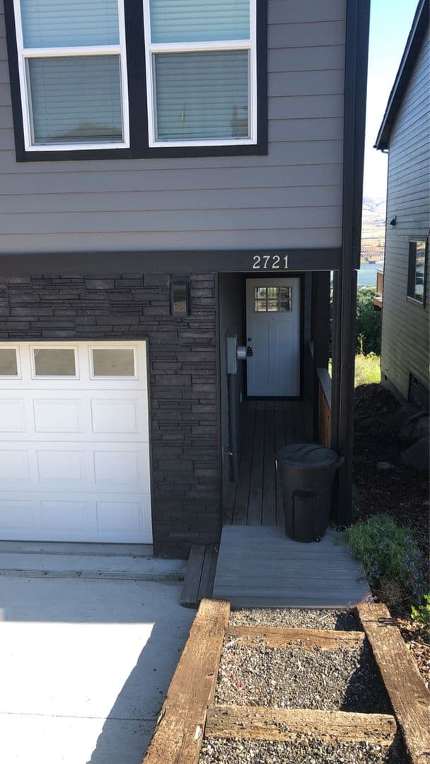 The Dalles House: 2721 E 9th St.