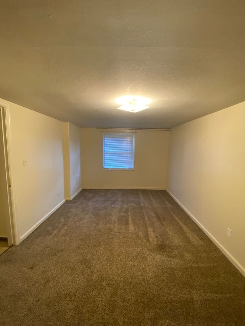 The Dalles Apartment: 821 E 11th St