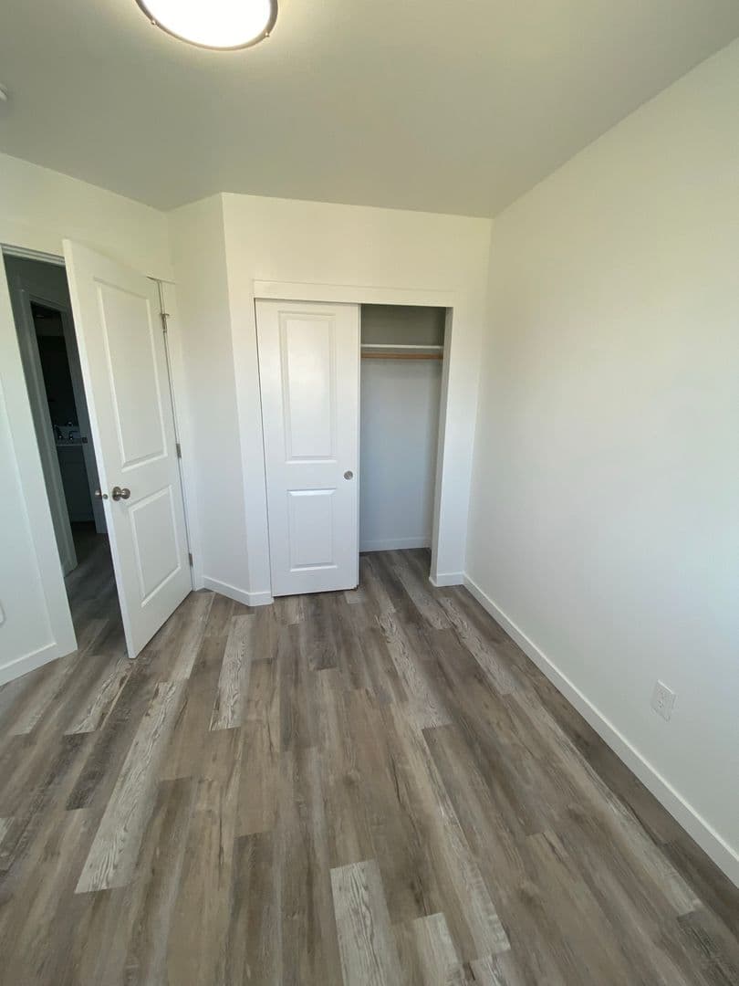The Dalles Apartment: 2619 E 14th St.