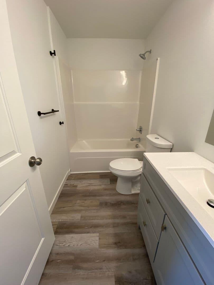 The Dalles Apartment: 2619 E 14th St.
