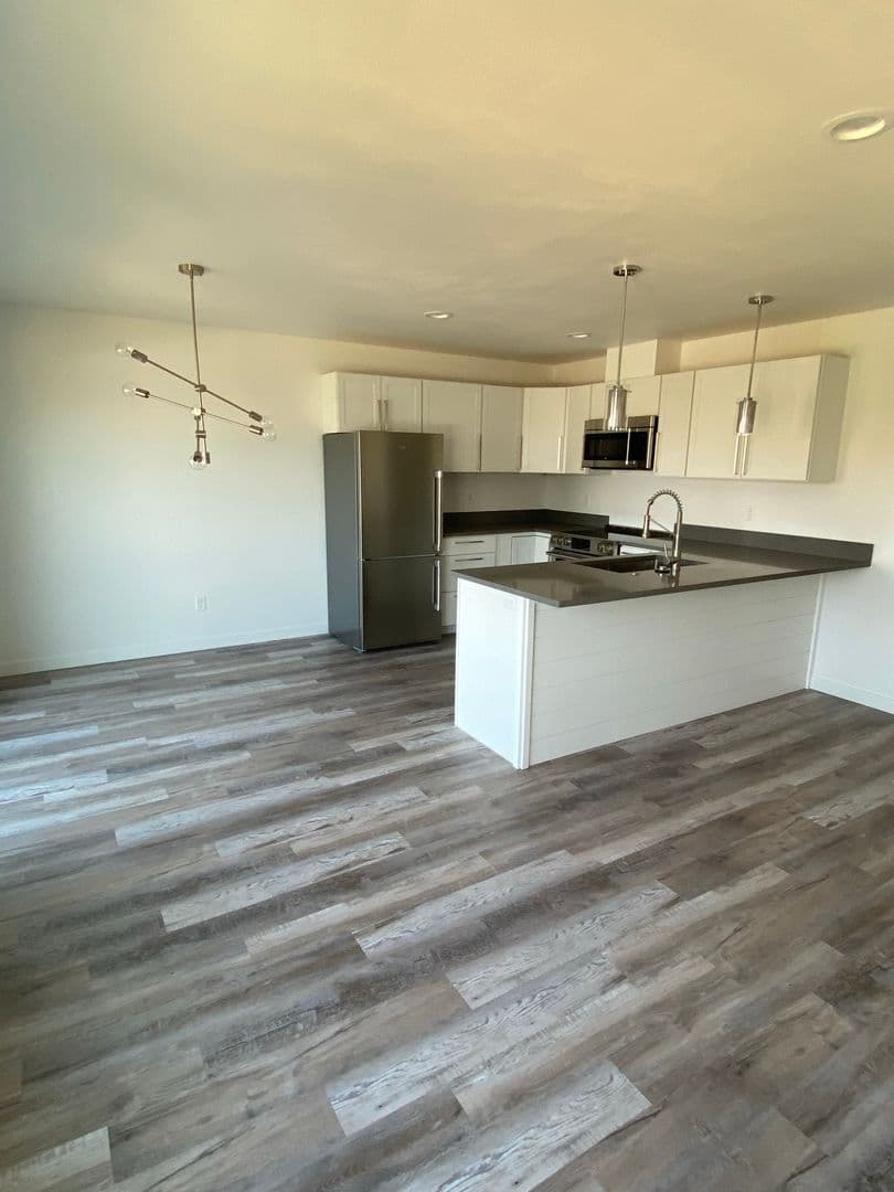 The Dalles Apartment: 2619 E 14th St.