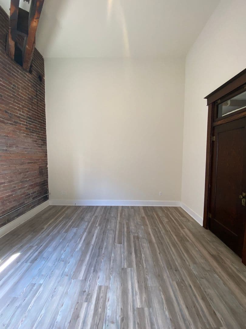 The Dalles Apartment: 300 Federal St.