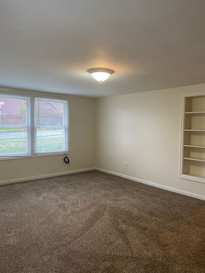 The Dalles Apartment: 821 E 11th St