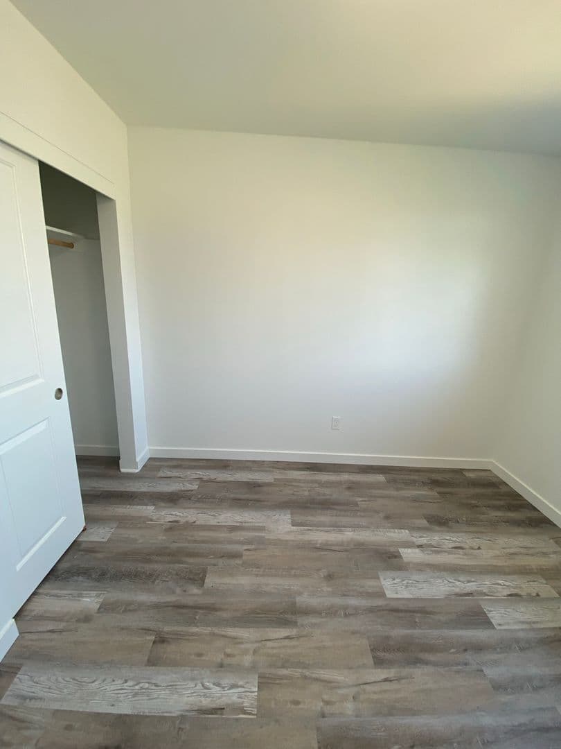The Dalles Apartment: 2619 E 14th St.