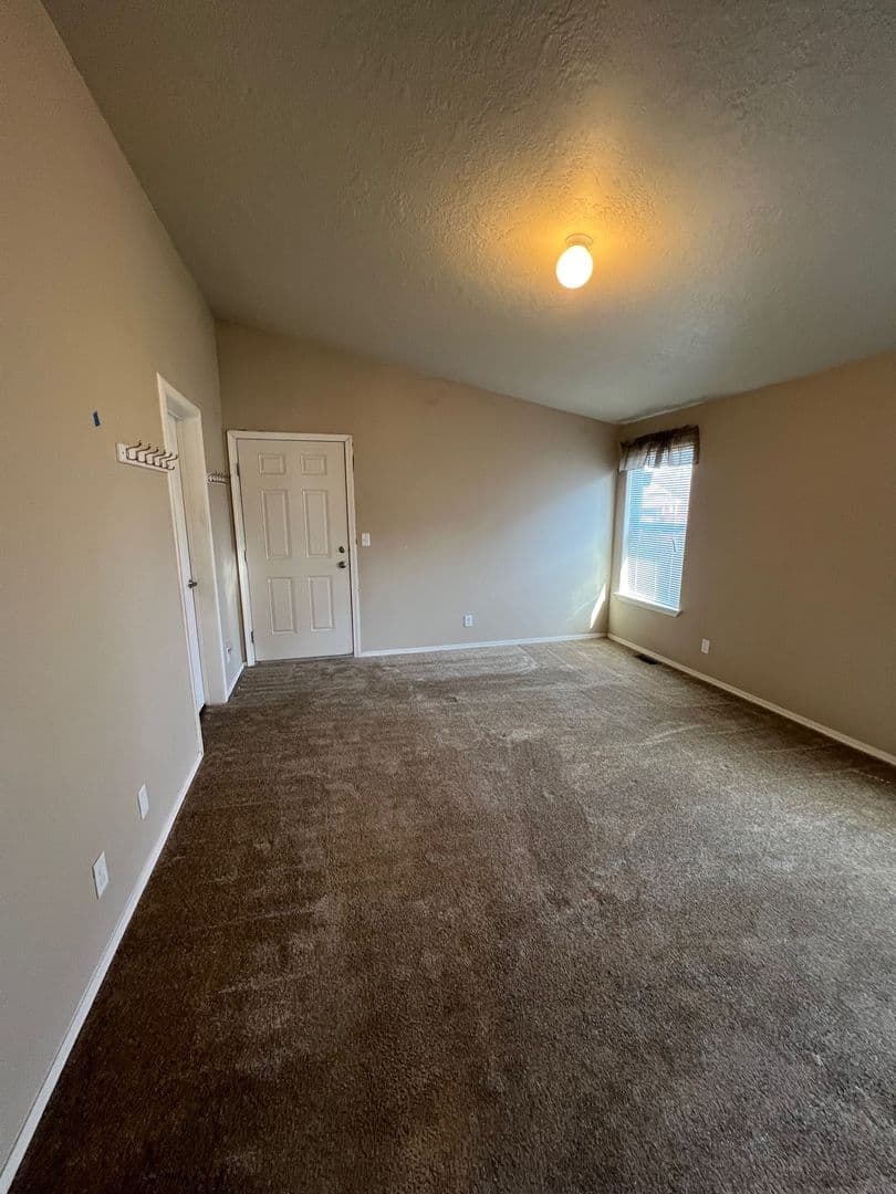 The Dalles House: 1207 E 10th St