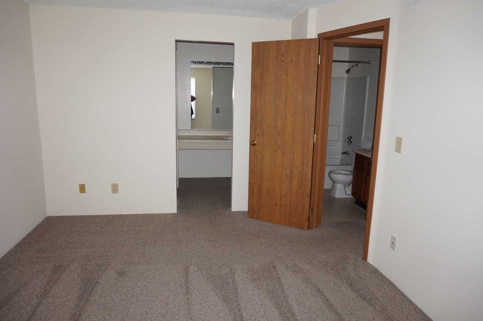 Cincinnati Apartment: 5385 Lees Crossing Drive