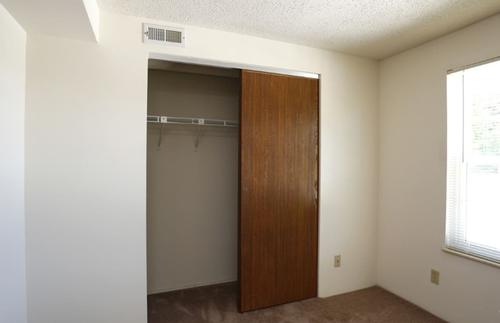 Cincinnati Apartment: 5410 Lees Crossing Drive
