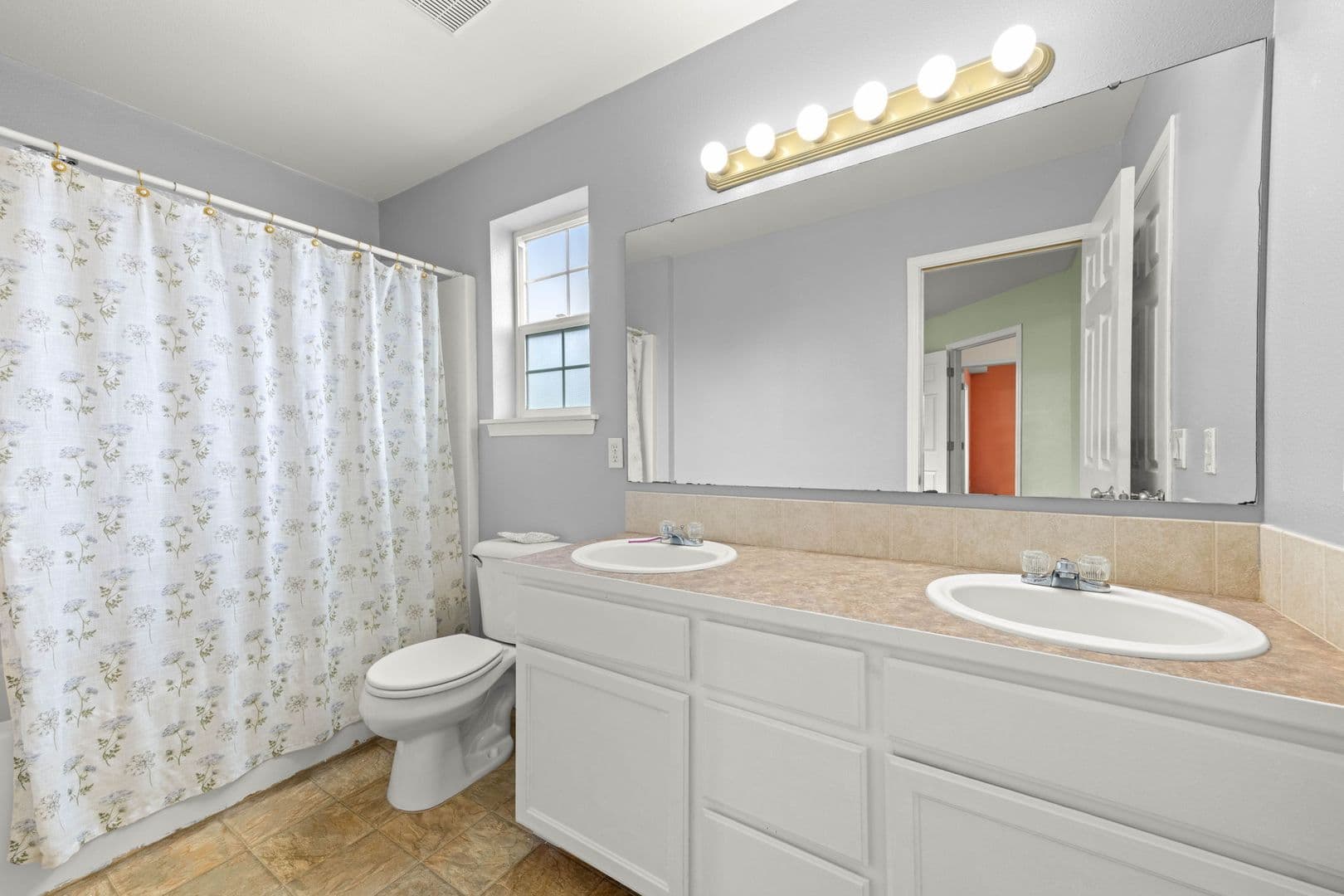 Yelm House: 16640 Rainier View DR SE