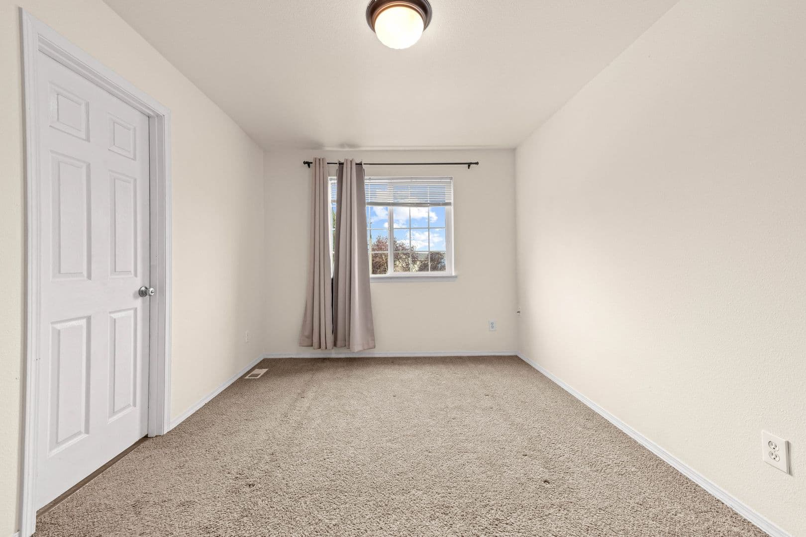Yelm House: 16640 Rainier View DR SE