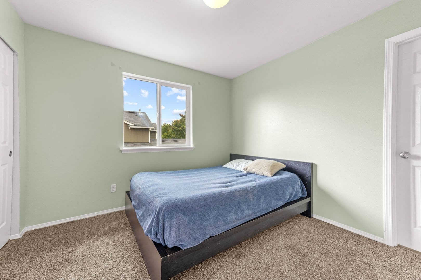 Yelm House: 16640 Rainier View DR SE