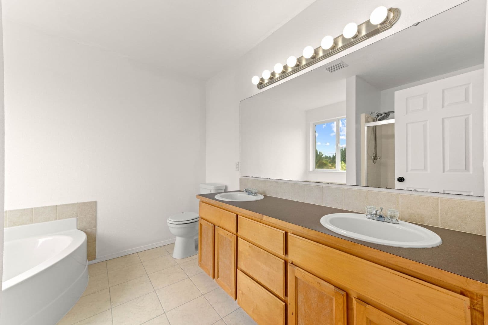 Yelm House: 16640 Rainier View DR SE
