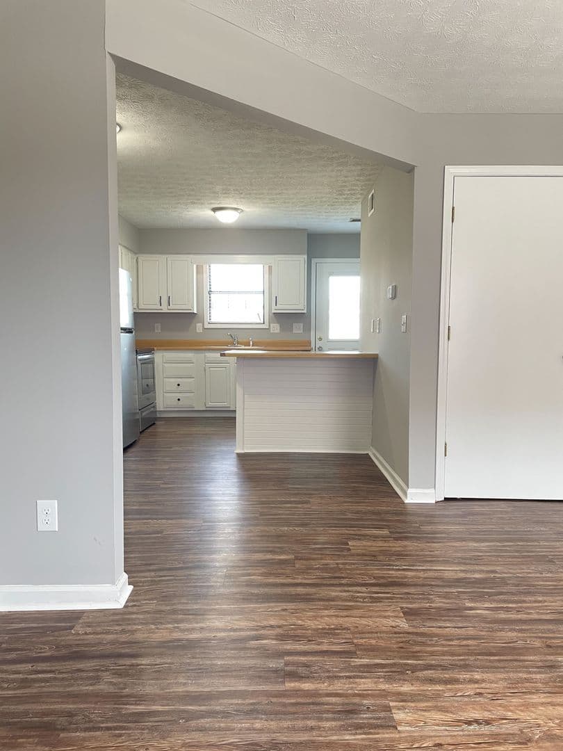 Richmond Apartment: 425 Garden City Dr.