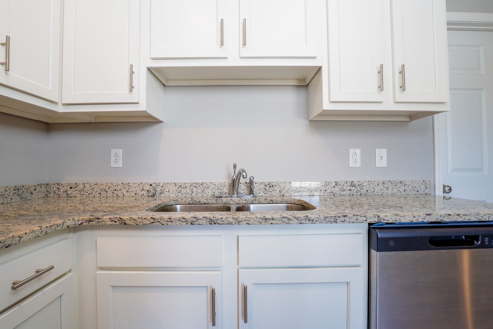 Richmond Apartment: 100 Park Crest Court