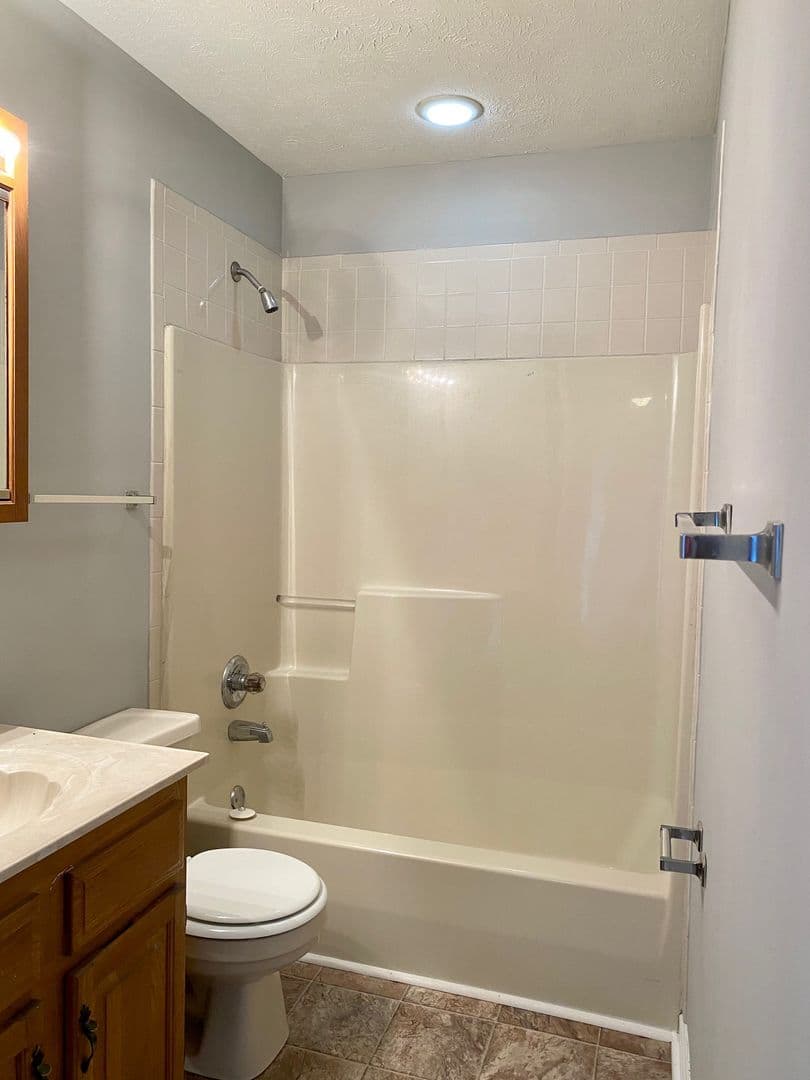 Richmond Apartment: 425 Garden City Dr.
