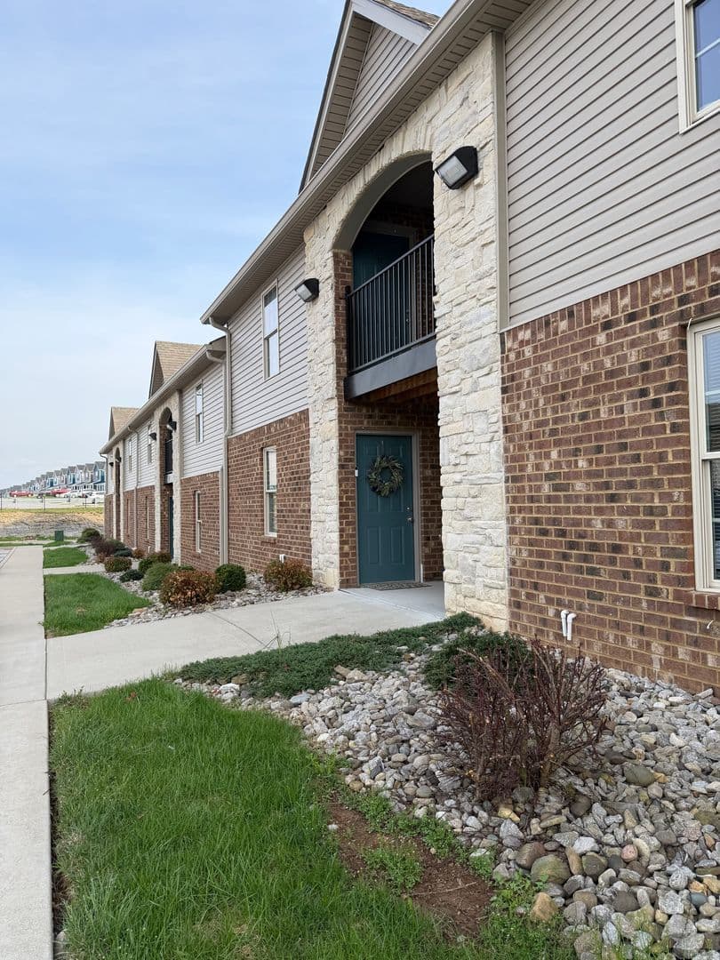 Richmond Apartment: 100 Park Crest Court