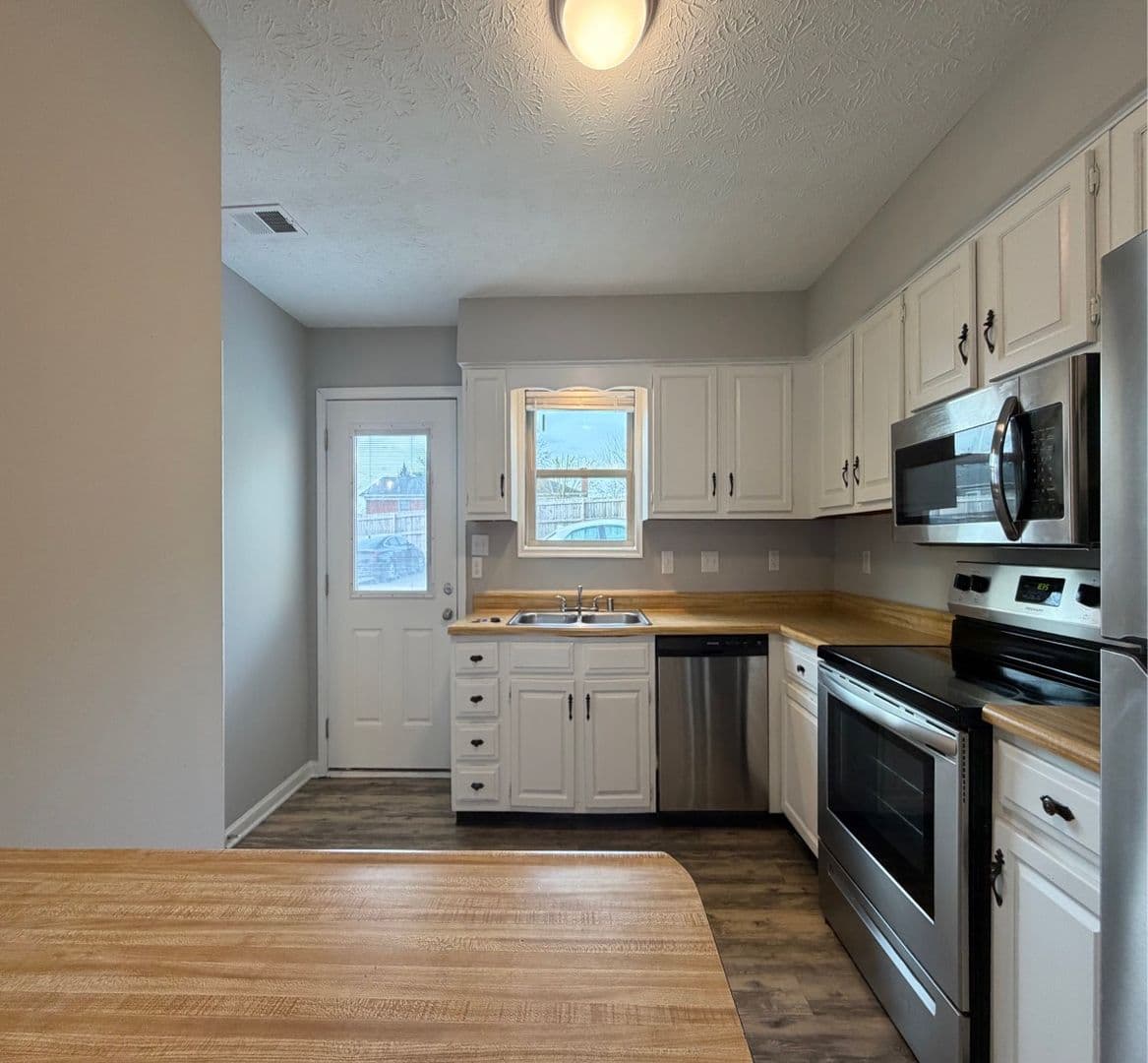 Richmond Apartment: 421 Garden City Dr.