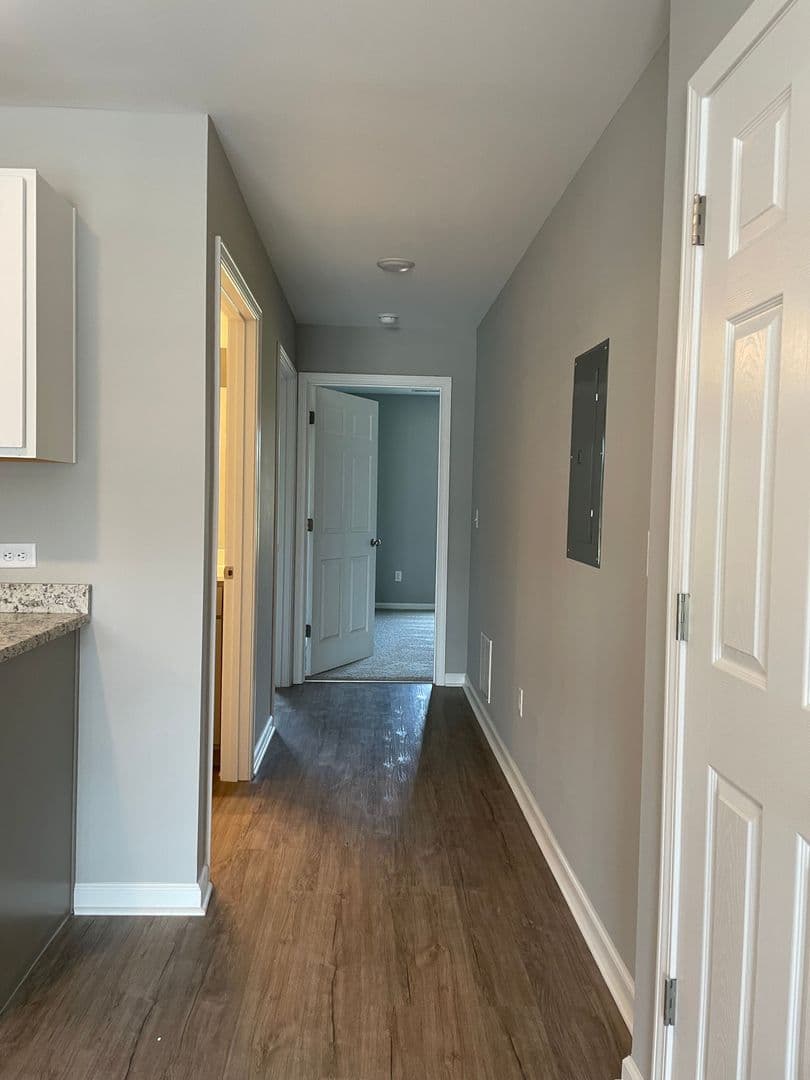 Richmond Apartment: 100 Park Crest Court