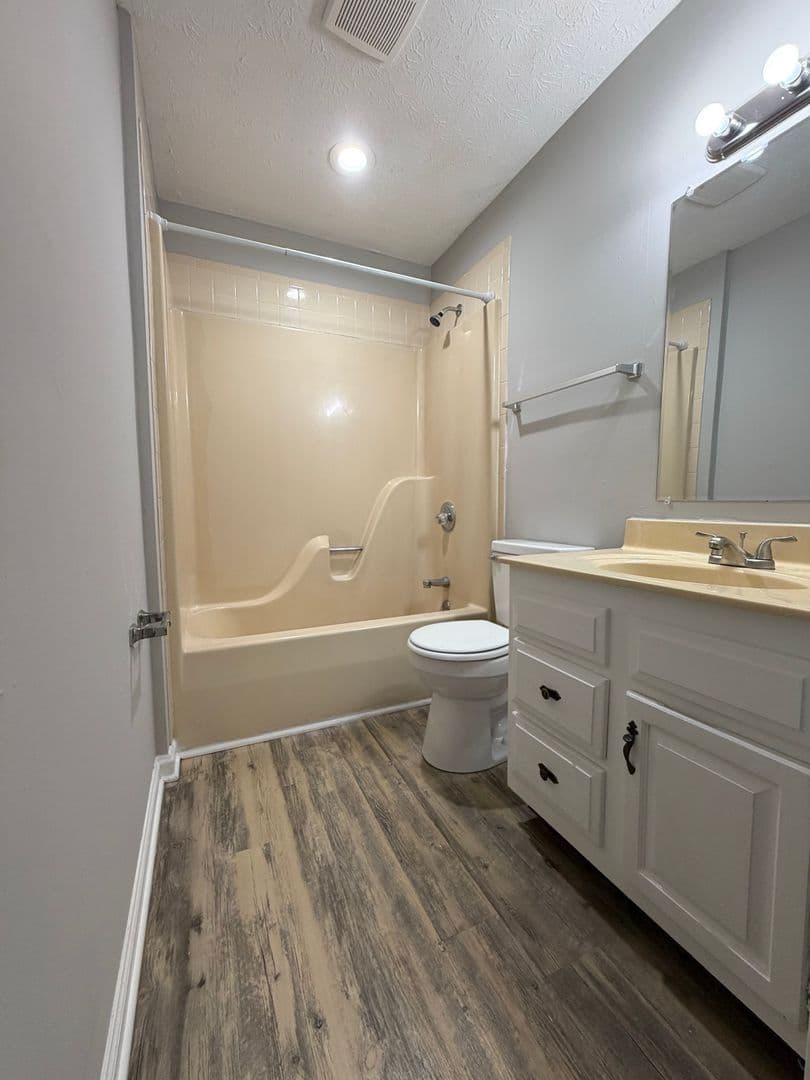 Richmond Apartment: 1022 Brandy Lane