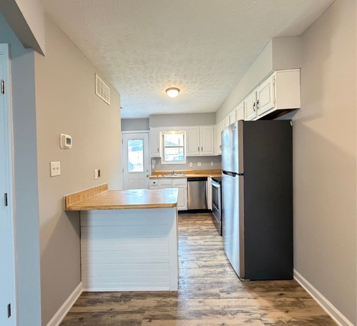 Richmond Apartment: 421 Garden City Dr.