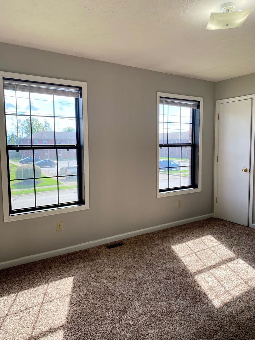 Richmond Apartment: 425 Garden City Dr.
