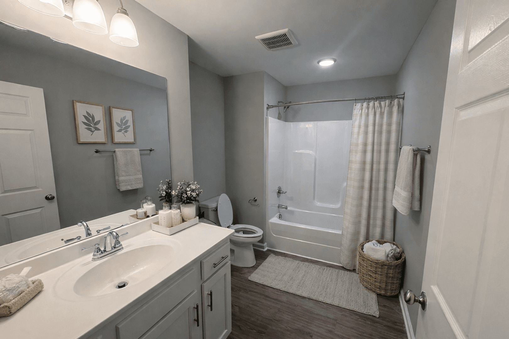 Richmond Apartment: 100 Park Crest Court