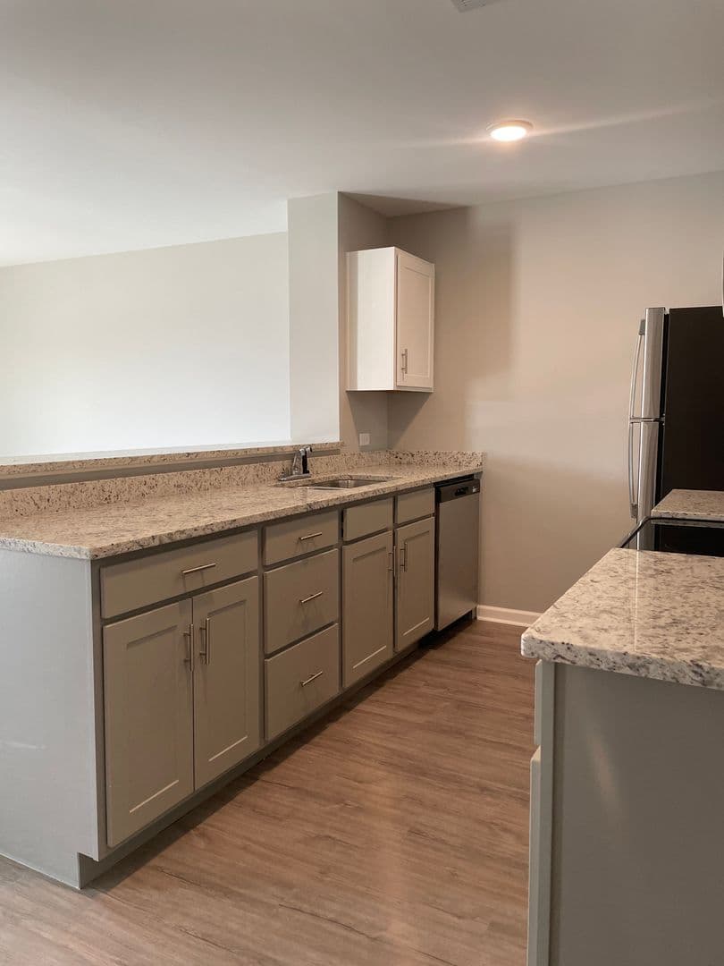 Richmond Apartment: 100 Park Crest Court