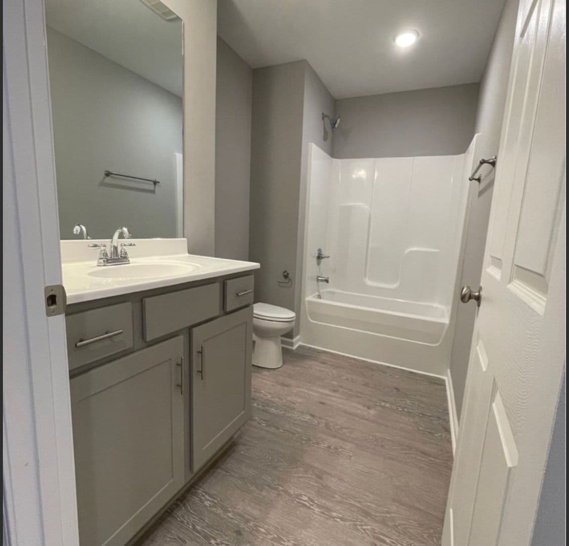 Richmond Apartment: 100 Park Crest Court