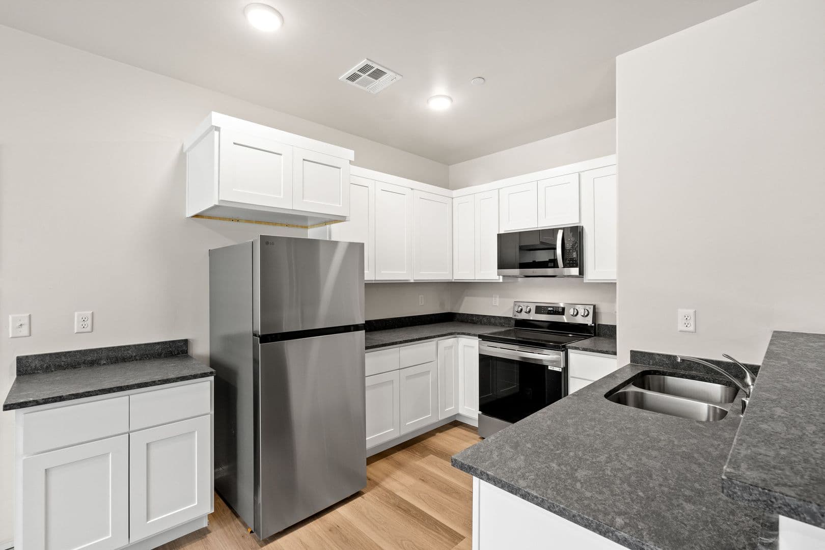 LAS CRUCES Apartment: 180 THREE CROSSES AVE