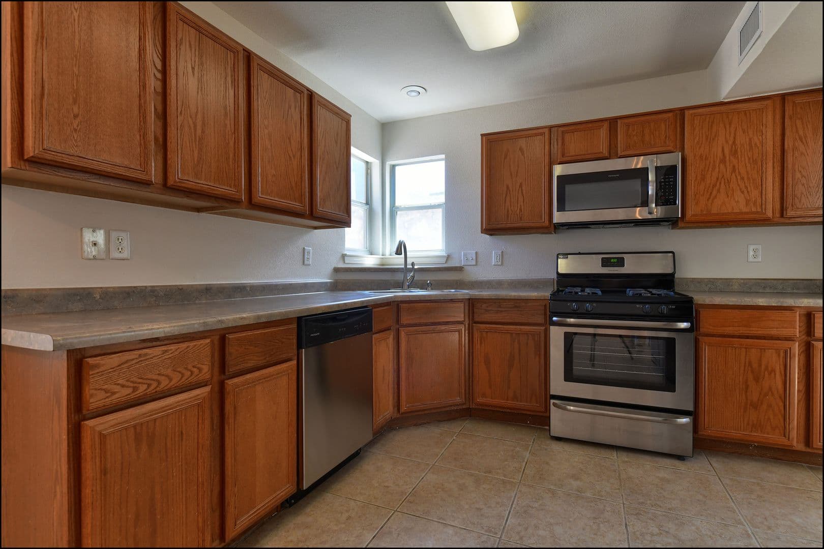 El Paso House: 253 Summerbrooke