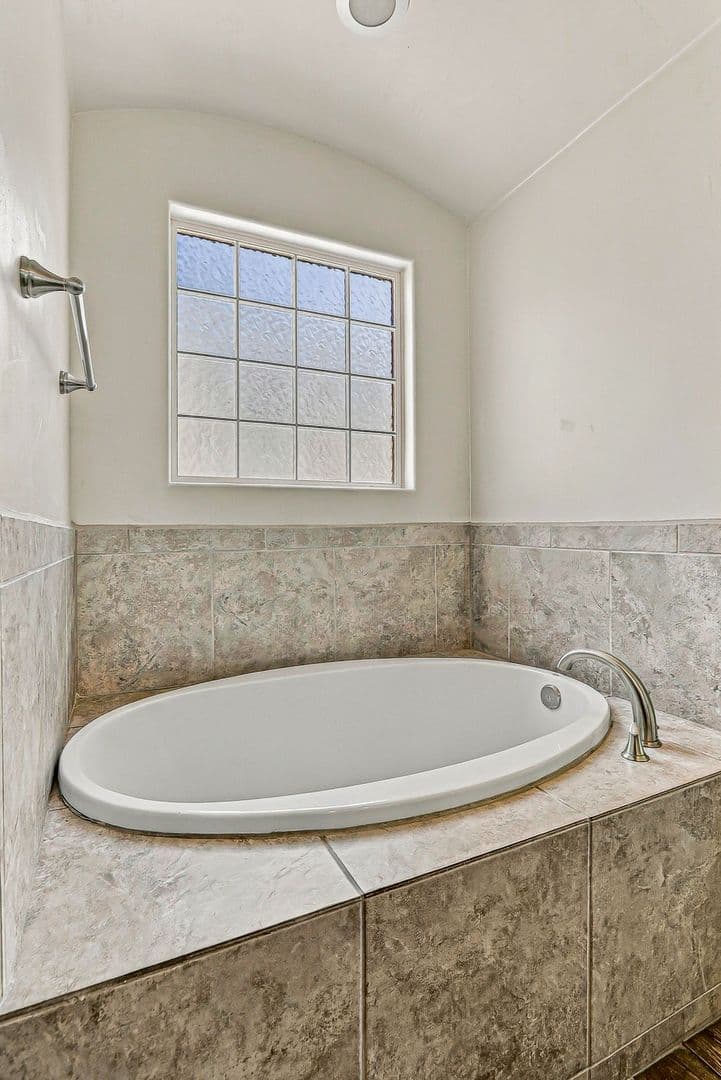 El Paso House: 12328 Joe Gomez