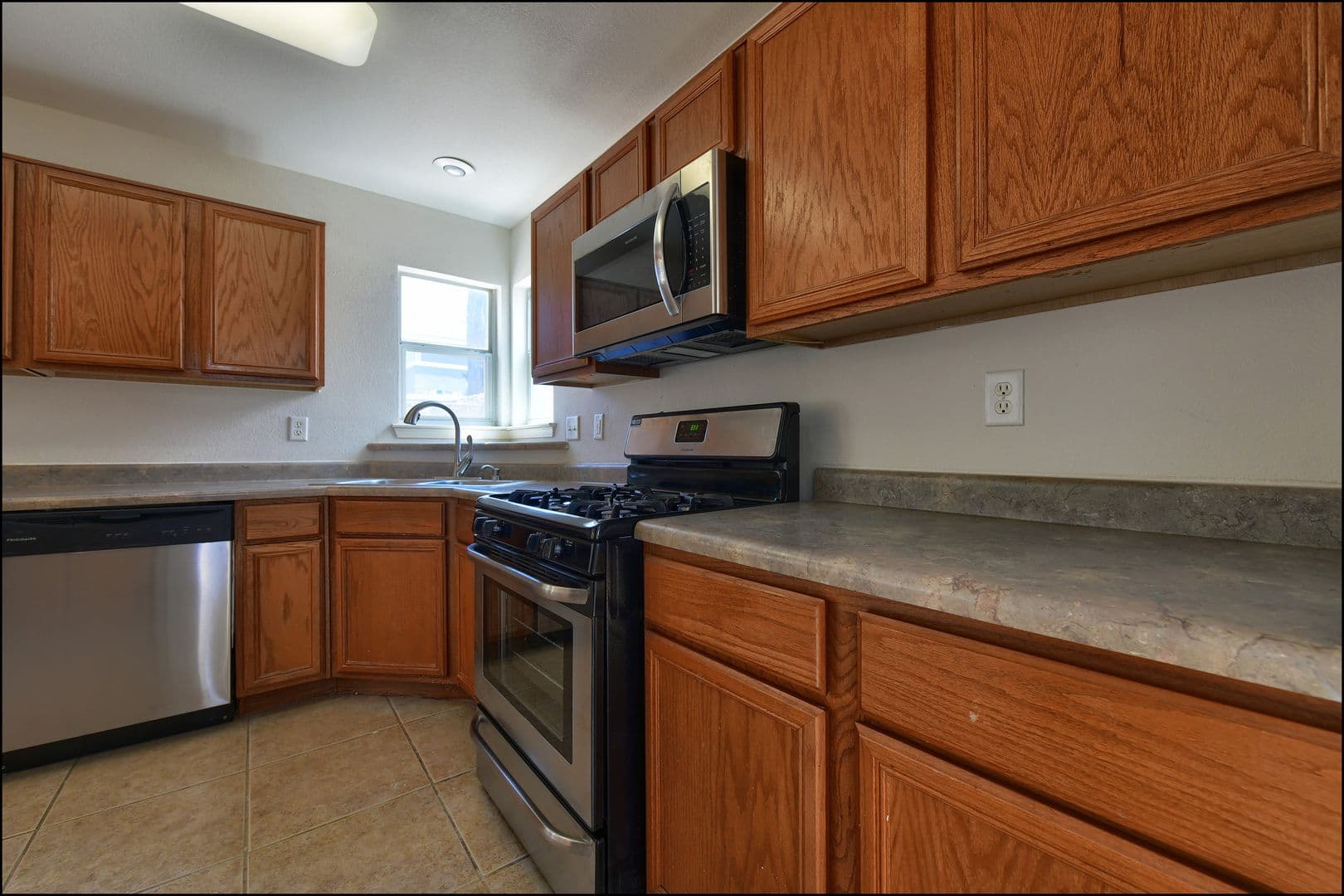 El Paso House: 253 Summerbrooke