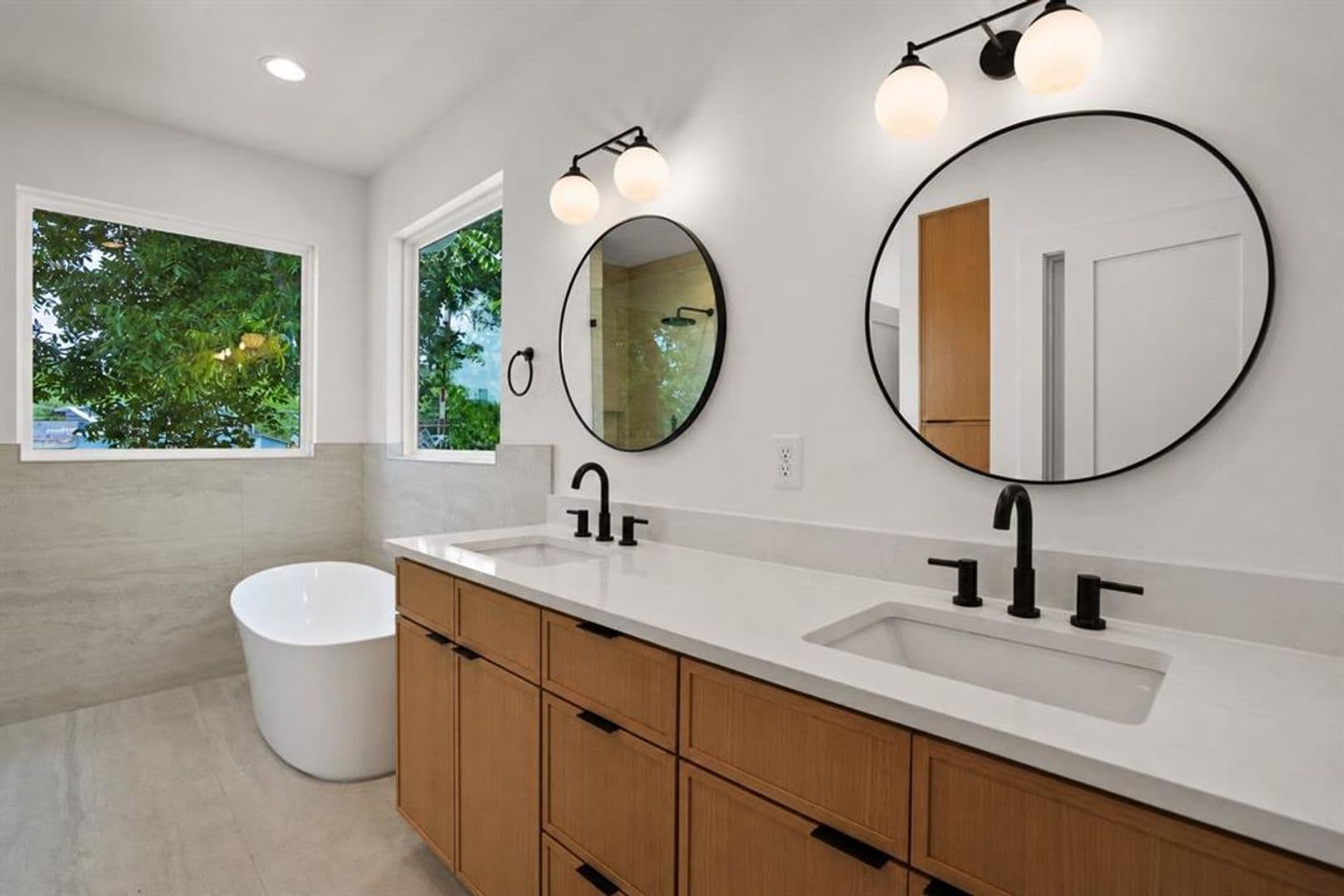 Austin House: 752 Pedernales St