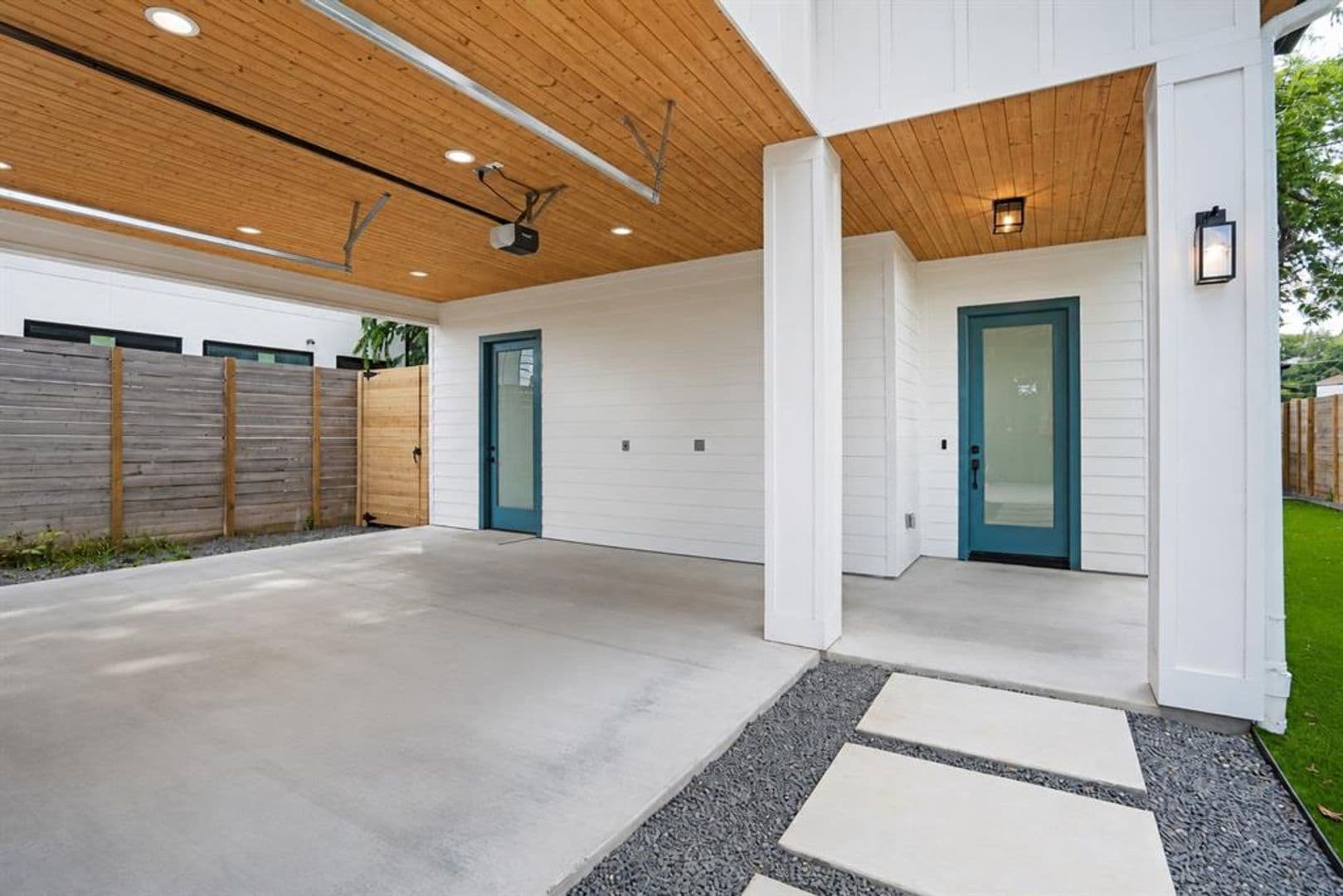 Austin House: 752 Pedernales St