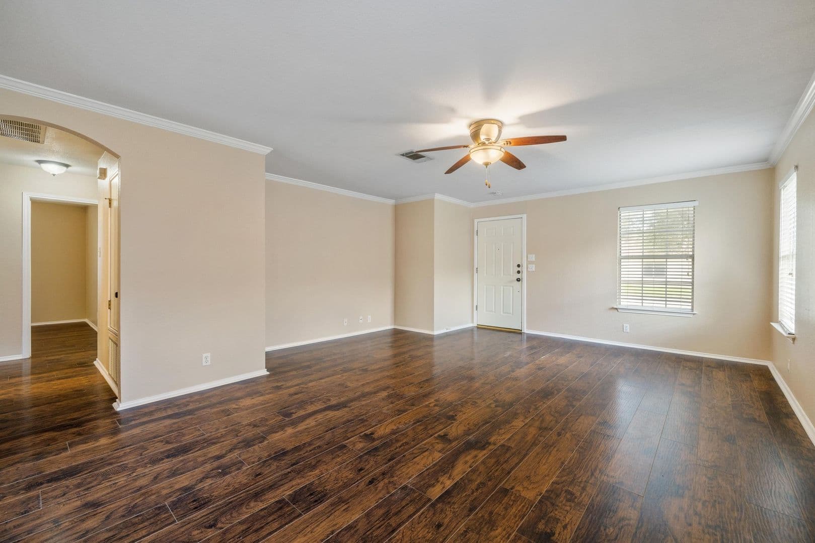 Leander House: 104 Brentwood Dr