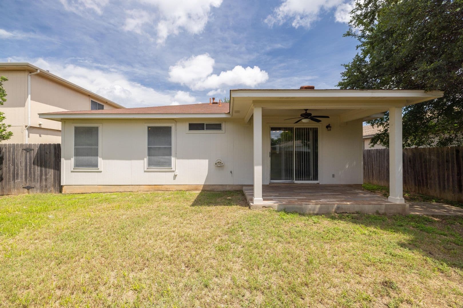 Leander House: 104 Brentwood Dr