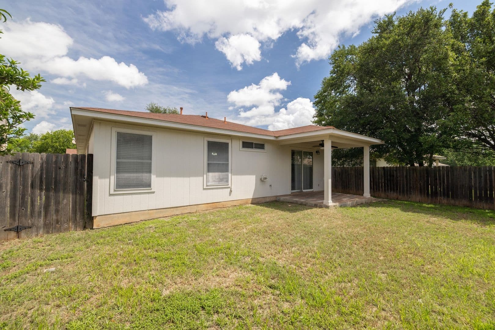 Leander House: 104 Brentwood Dr